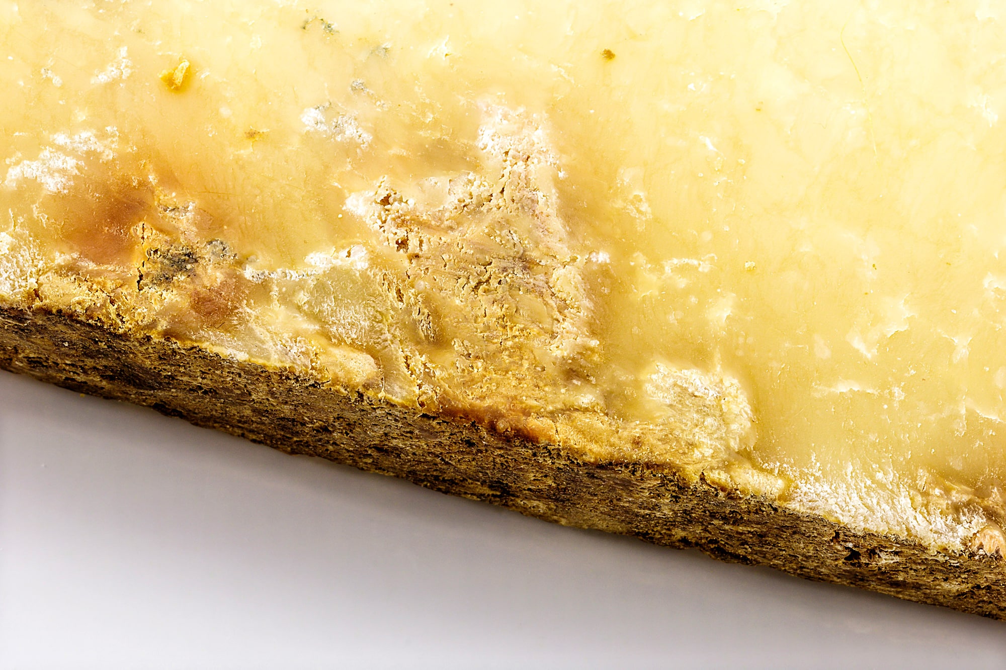 cantal-pasta-prensada-vaca-cruda